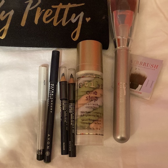 Makeup - Picture 3 of 5